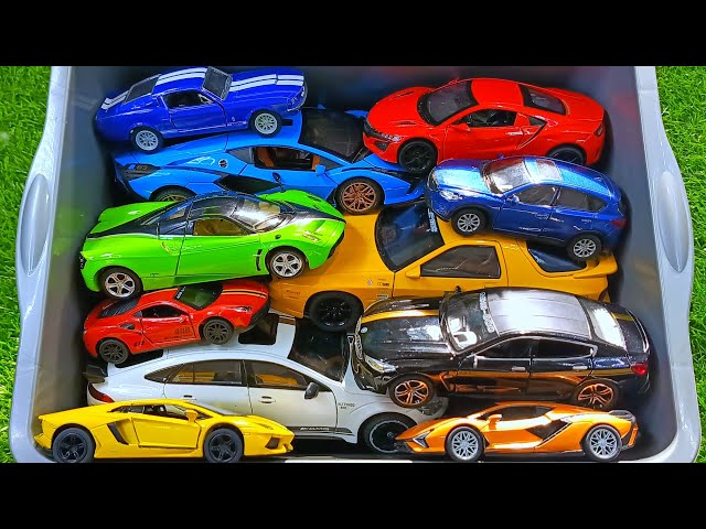 Daba full Gario se bhra hua ,Honda civic diecast,Mercedes,Toyota,or Bohat c khubsurat gario k models