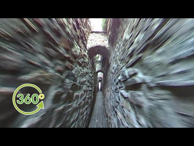 360° video: Nejužší ulice v ČR - Katova ulička v Kadani