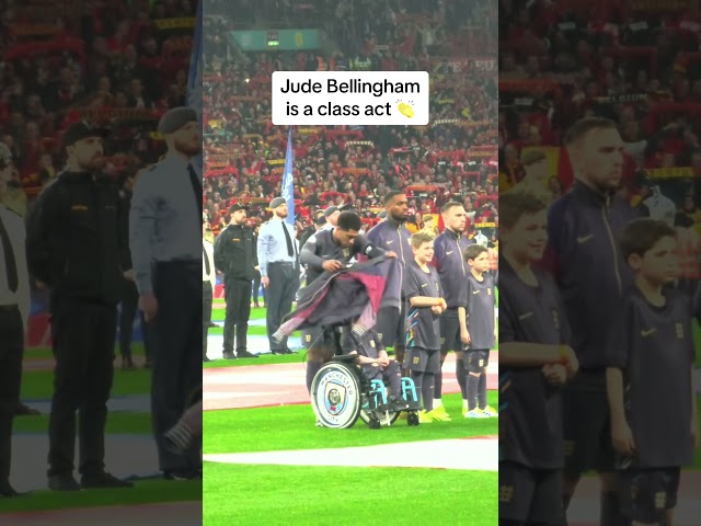 Jude Bellingham giving a young mascot his jacket because he was cold 👏❤️