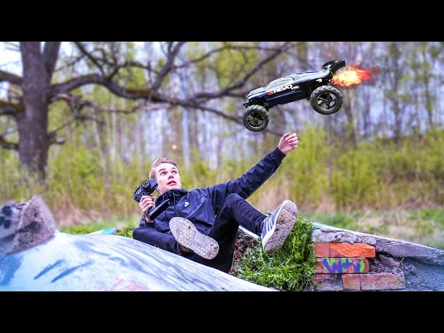 INSANE RC CAR SKATEPARK STUNTS!