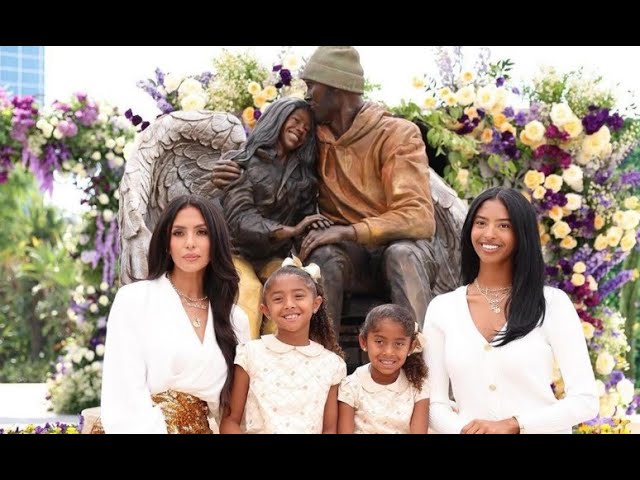 Bryant family sits for photo with new statue honoring Kobe and Gianna