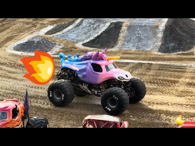 Monster Jam Racing Championship | Monster Trucks Grave Digger, Megalodon, Sparkle Smash & More!