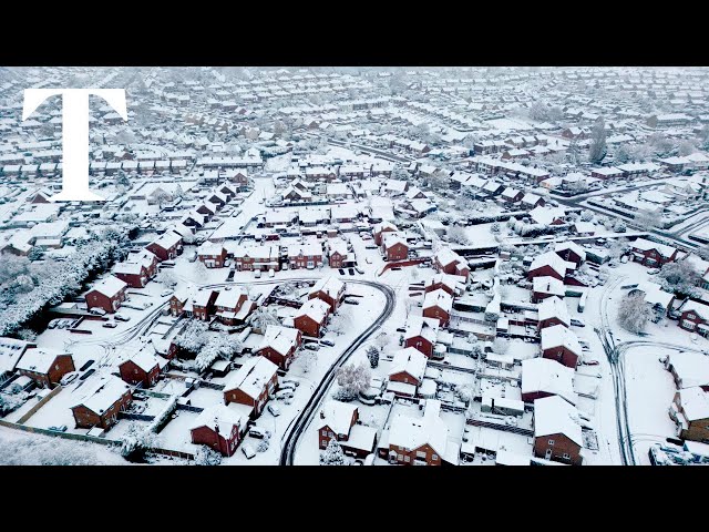 UK weather alert issued as snow brings travel disruption