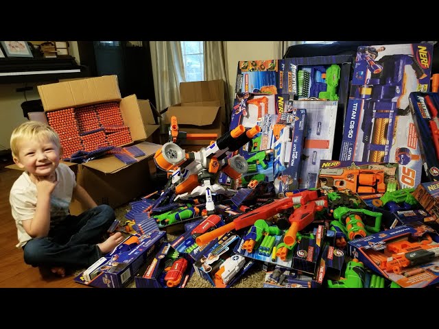 Outdoor NERF WAR 20 vs 20!!! Unboxing 60 guns + 4000 rounds of ammo