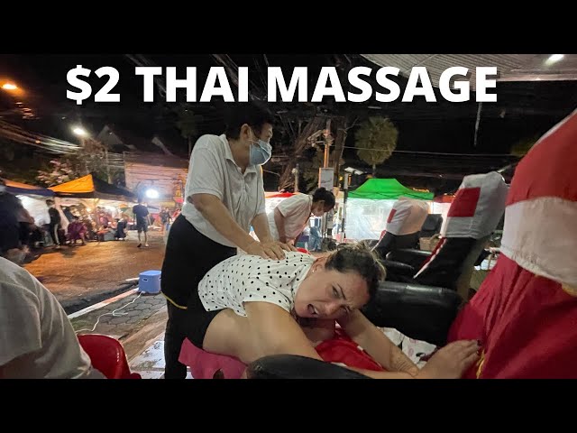 $2 Thai Massage Experience in Thailand 🇹🇭 (Chiang Mai Sunday Market)