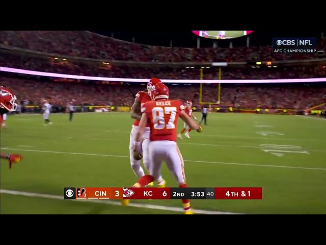 Patrick Mahomes finds Travis Kelce on 4th down for 1st TD of the game