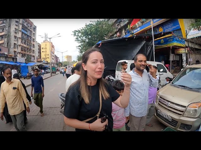 Trying $0.06 Chai Tea in Dharavi, India's Biggest Slum ☕🇮🇳 Chai Wala Experience in Mumbai 😋