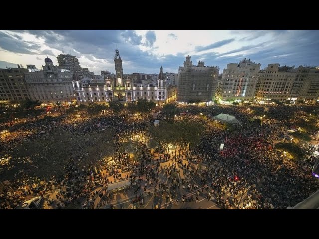 Thousands protest in Valencia against Spanish authorities' response to flooding