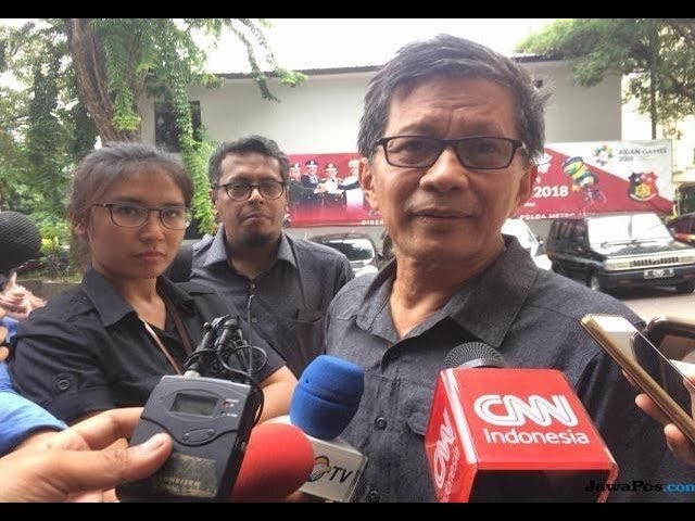 Rocky Gerung menjawab Kenapa Tidak Hadir di ILC TVOne Tadi Malam