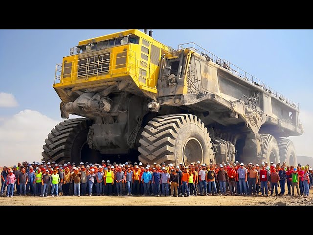 20 Biggest Dump Trucks in the World