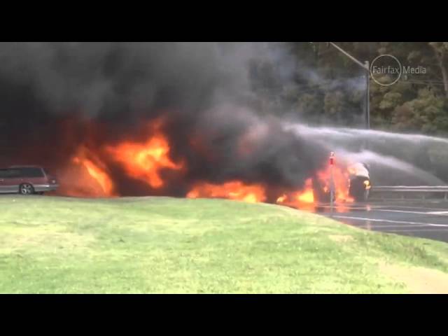 Two killed after fuel tanker crash in Mona Vale