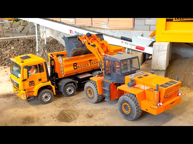 REALISTIC RC ROAD Construction with RC TRUCKS and O&K Loader