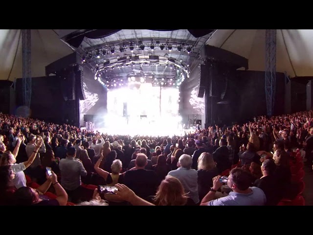 Rod Stewart & Cyndi Lauper Perform "It Takes Two"