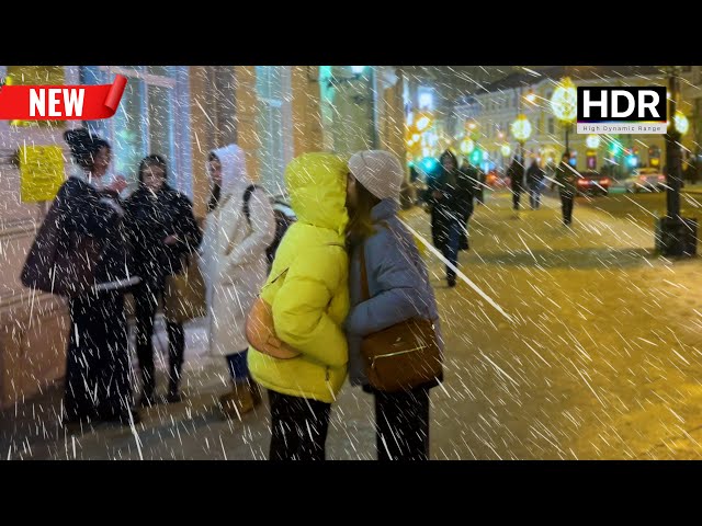 ❄️ SNOWFALL COVERED MOSCOW! Winter night walk in the city center in Russia - 4K HDR