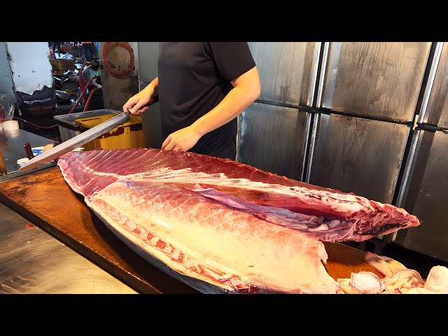 Satisfying Skill: Cutting Giant Bluefin Tuna Otoro Like Butter!