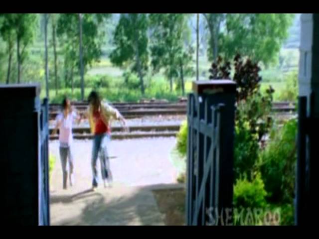 Ready comedy - Ram & Genelia running from Kaatraj